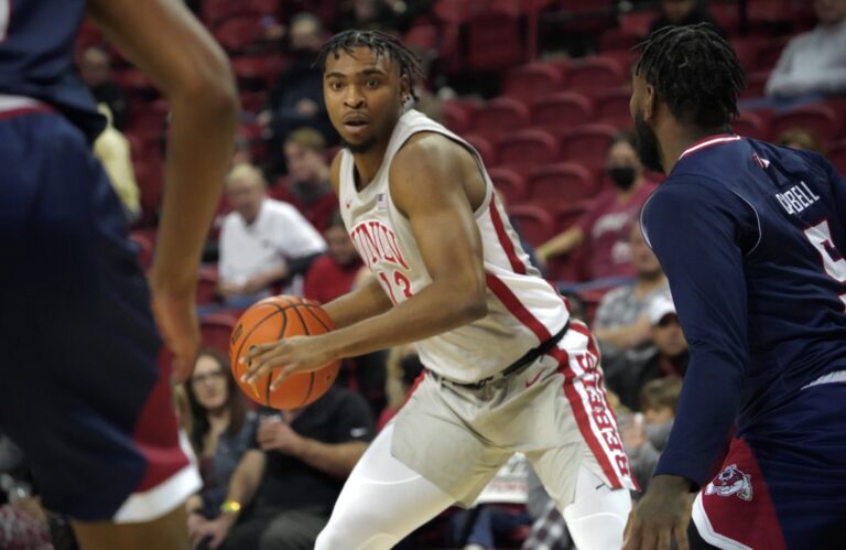 Runnin’ Rebels fail to close out game against Bulldogs