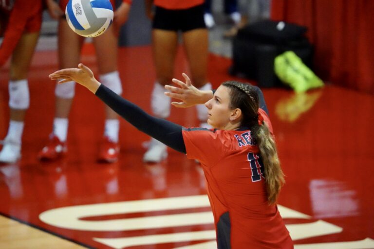 UNLV volleyball splits road games in first conference games