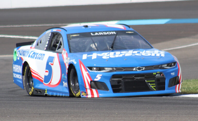 Larson leads playoffs after first place win in Darlington 